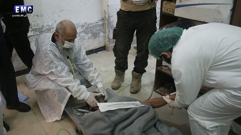 Při útoku zemřelo v dubnu v severosyrské provinici Idlib okolo 80 lidí. Při útoku zemřelo v dubnu v severosyrské provinici Idlib okolo 80 lidí.