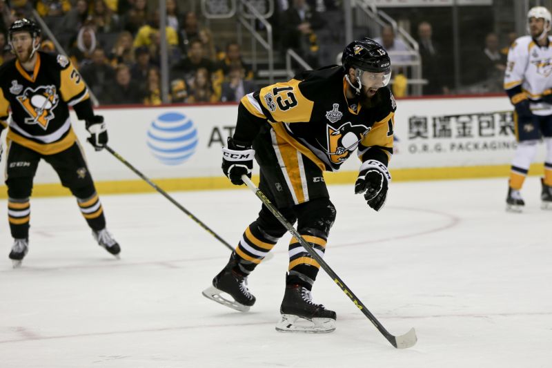 Americký hokejista Nick Bonino přestupuje do Nashvillu. Americký hokejista Nick Bonino přestupuje do Nashvillu.