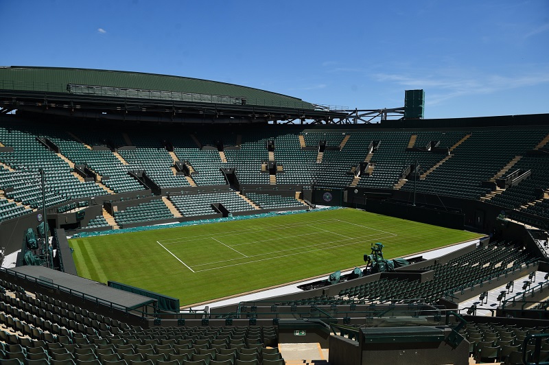 Areál tenisových kurtů ve Wembley. 
