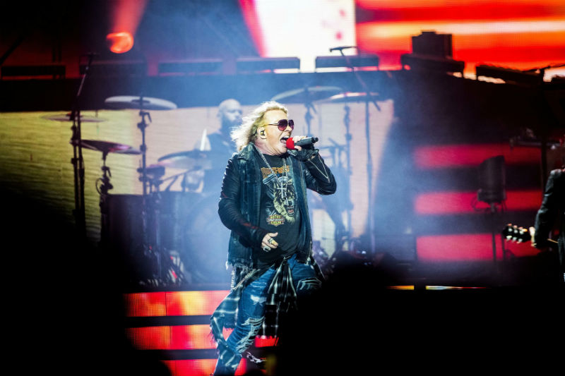 Zpěvák Axl Rose z kapely Guns N'Roses. 
