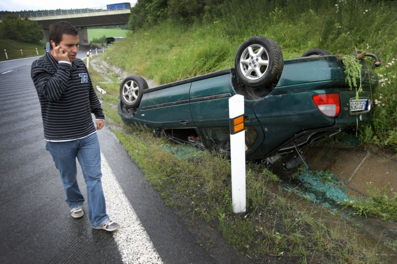 Ne vždycky je třeba volat k nehodě policii, nicméně v mnoha případech je to nutné (ilustrační foto)-