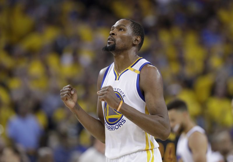 Kevin Durant bude v zámoří hrát za Golden State Warriors.