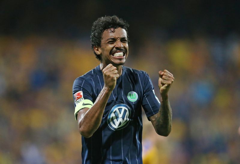 Brazilec Luiz Gustavo se stěhuje do Francie.