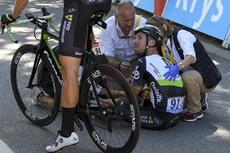 Mark Cavendish po pádu v úterní čtvrté etapě. 