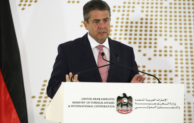 Německý ministr zahraničí Sigmar Gabriel během rozhovoru s novináři ohledně situace v Kataru.