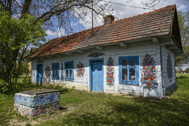 Vesnici loni navštívilo 25 tisíc turistů z různých koutů světa.