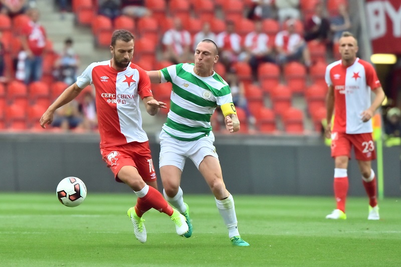 Záložník fotbalové Slavie Josef Hušbauer v zápase se Celticem.