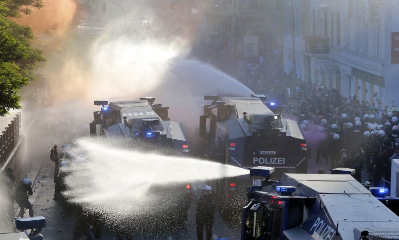 Protest v Hamburku a policejní zákrok.