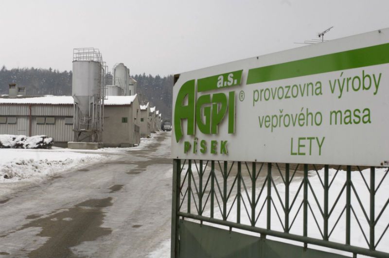 Vepřín u památníku romského holokaustu v Letech u Písku. Vepřín u památníku romského holokaustu v Letech u Písku.