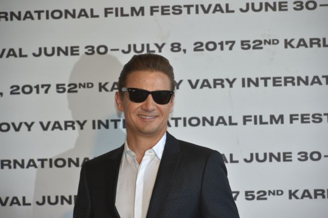 Jeremy Renner.