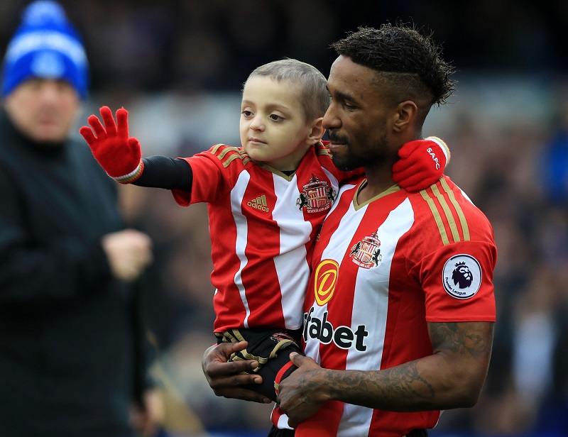 Fanoušek fotbalu Bradley Lowery se svým nejlepším kamarádem útočníkem Jermainem Defoem
