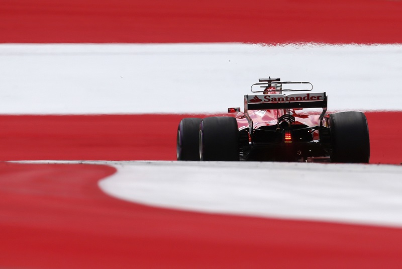 Vůz stáje Ferrari na okruhu (ilustrační foto)