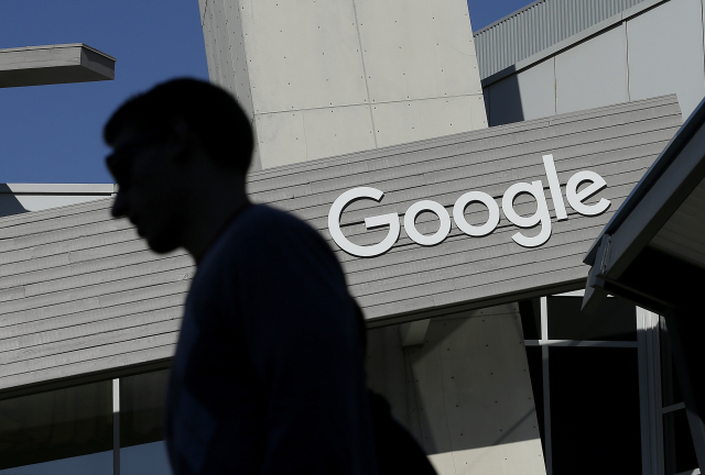Budova nadnárodní společnosti Google v Kalifornii.