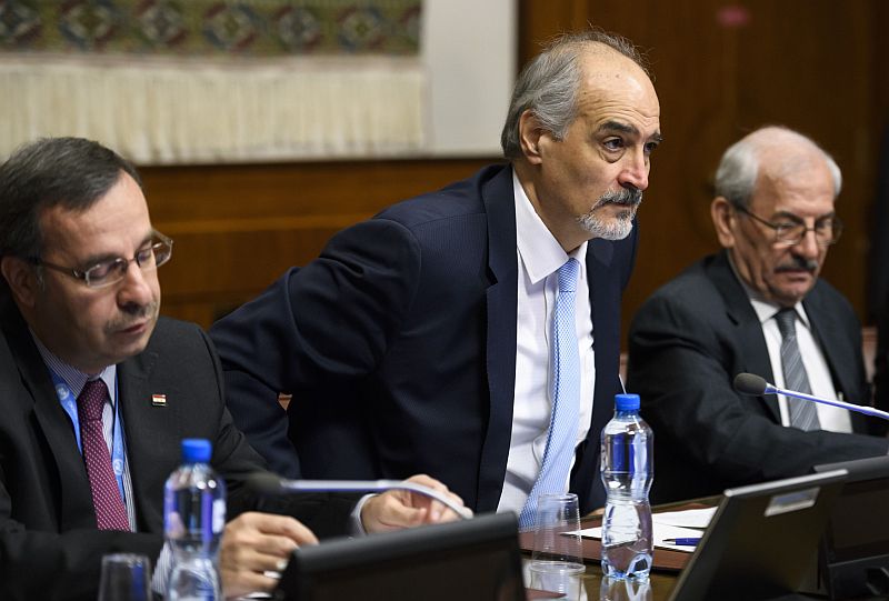 Zástupce syrské vlády Bašár al-Džafárí (uprostřed).