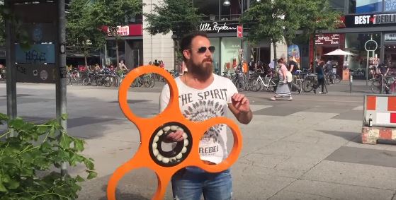 Největší fidget spinner na světě byl vytištěn na 3D tiskárně.