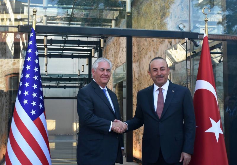 Rex Tillerson a turecký ministr zahraničí Mevlut Cavusoglu.