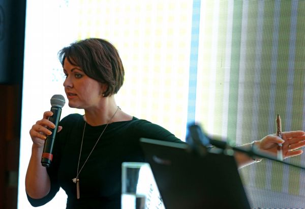 Ekonomka Raiffeisenbank Helena Horská. Ekonomka Raiffeisenbank Helena Horská.
