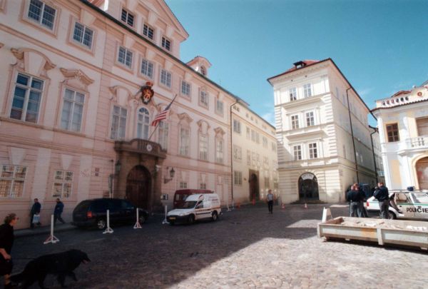 Americké velvyslanectví v Praze.