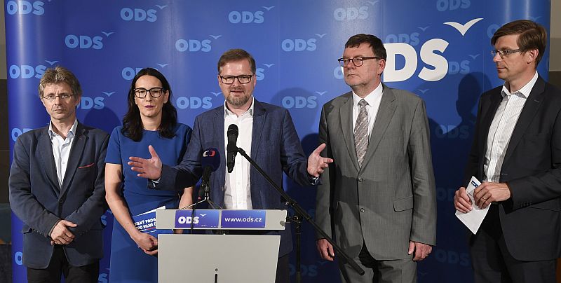 Zleva místopředseda ODS Miloš Vystrčil, první místopředsedkyně Alexandra Udženija, předseda strany Petr Fiala, předseda poslaneckého klubu Zbyněk Stanjura a místopředseda Martin Kupka.