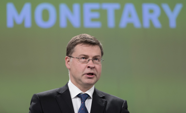 Místopředseda Evropské komise pro euro Valdis Dombrovskis. Místopředseda Evropské komise pro euro Valdis Dombrovskis.