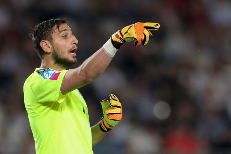 Italský brankář Gianluigi Donnarumma zůstává v AC Milán.