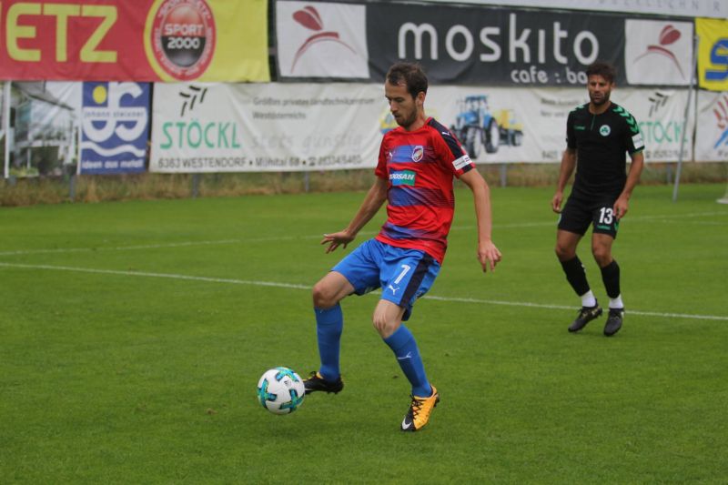 Český fotbalový záložník Tomáš Hořava. Český fotbalový záložník Tomáš Hořava.