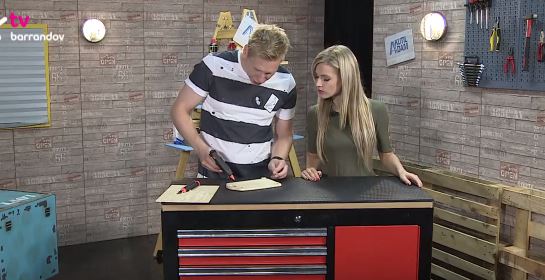 Kutilové Adam a Lucie z pořadu Kutil Adam ukážou další zlepšovák. Kutilové Adam a Lucie z pořadu Kutil Adam ukážou další zlepšovák.
