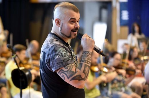 Zpěvák švédské heavymetalové skupiny Sabaton Joakim Brodén.