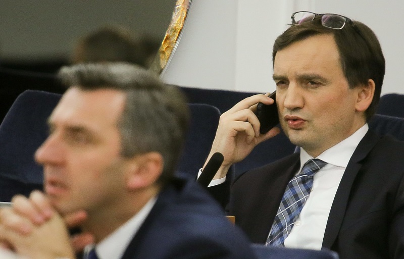Polský ministr spravedlnosti Zbigniew Ziobro (vpravo).