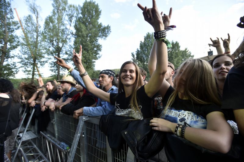 Kapelu čeká koncert před vyprodaným areálem. Kapelu čeká koncert před vyprodaným areálem.