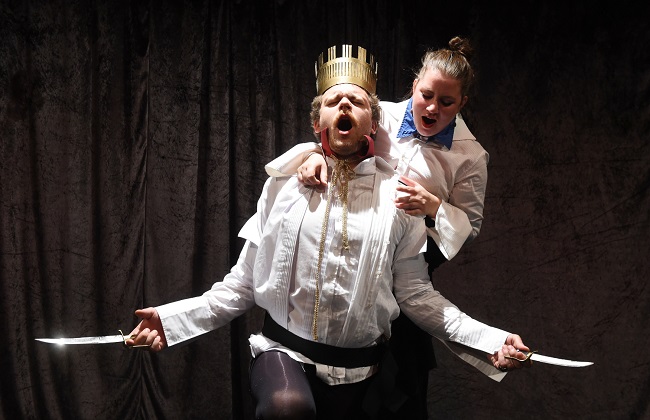 Snímek z představení Kabaret nahatý Shakespeare. Snímek z představení Kabaret nahatý Shakespeare.