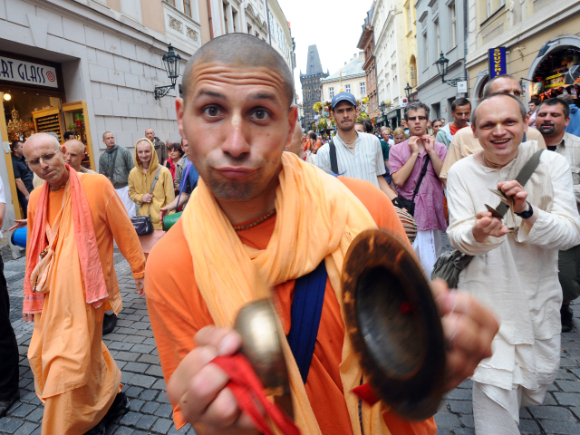 Snímek z loňského ročníku festivalu ozdobených vozů Ratha Jatra. 
