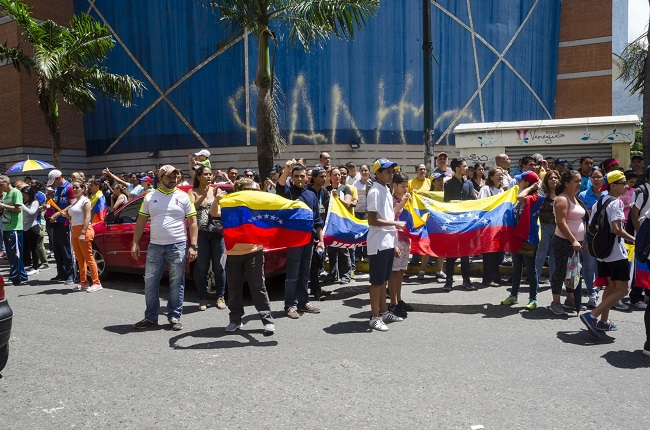 Venezuelská opozice uspořádala neoficiální referendum. Venezuelská opozice uspořádala neoficiální referendum.