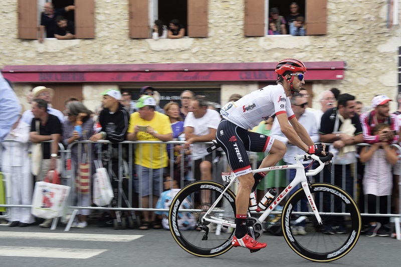Cyklista Haimar Zubeldia oznámil, že se v srpnu letošního roku chystá do cyklistického důchodu. Foto je z letošního Tour de France.