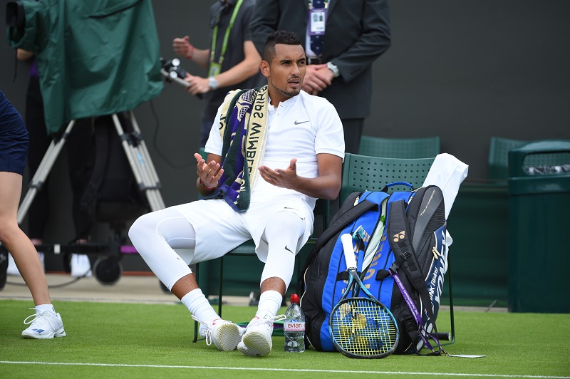 Tenista Nick Kyrgios a jeho výraz po vypadnutí v prvním kole letošního Wimbledonu.