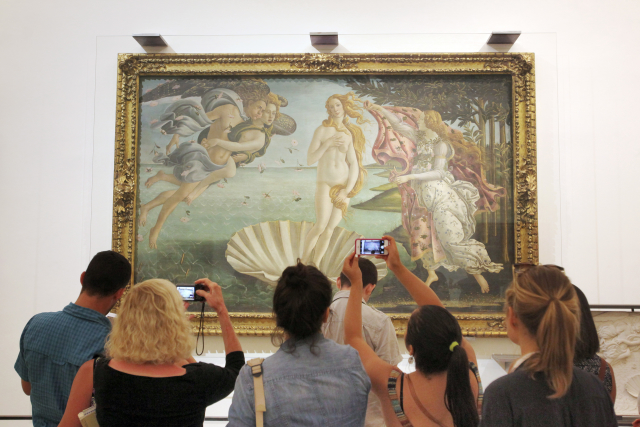 Botticelliho Venuše v galerii Uffizi ve Florencii.