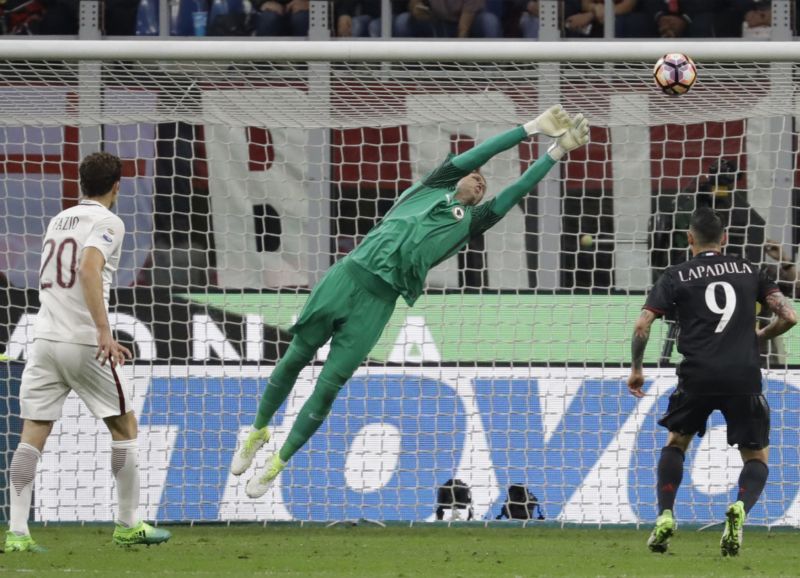 Gólman Wojciech Szczesny míří do Juventusu.