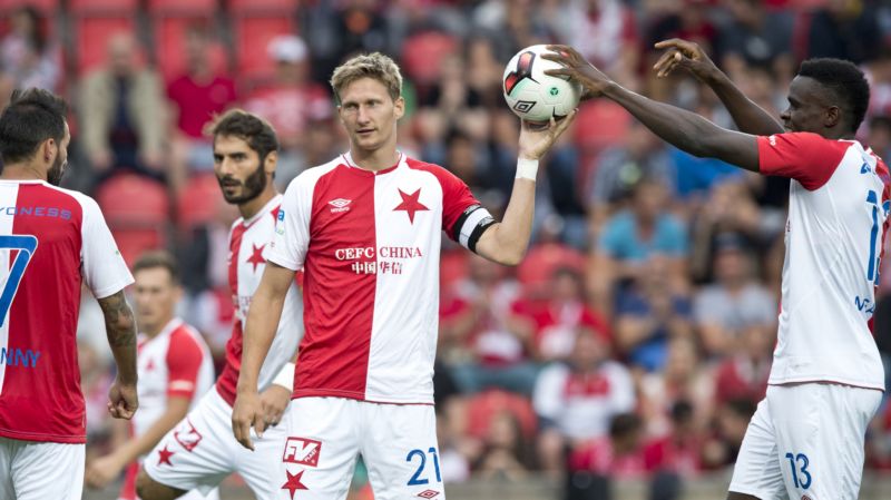 Fotbalisté Slavie při přípravném utkání s francouzským Nice. 