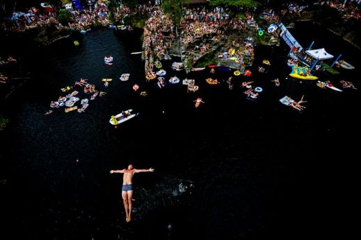 Skoky z můstků si mohou vyzkoušet i sami návštěvníci.