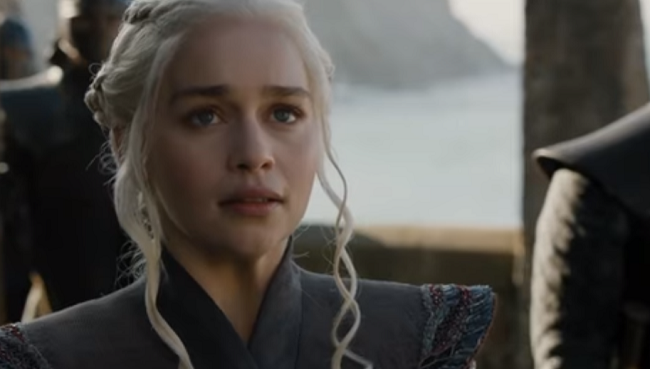 Postava Daenerys Targaryen z populárního seriálu Hra o trůny.