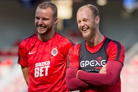 Turecký stoper Semih Kaya (vpravo) by se měl stát pilířem sparťanské defenzívy.