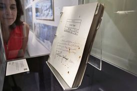 Letový plán Apolla 13 se vydražil v přepočtu za 6,1 milionu korun.