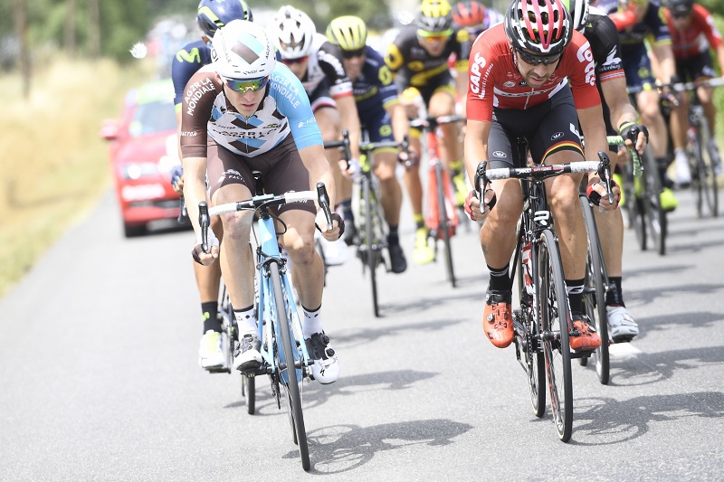 Cyklisté při letošní 19. etapě Tour de France. 