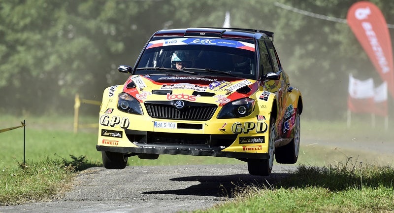 Jedno ze závodních aut na Barum Rallye (ilustrační foto).