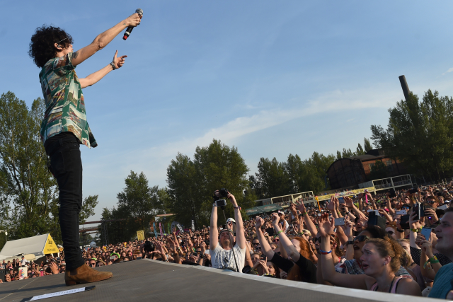 Americká zpěvačka LP během vystoupení na ostravském festivalu.