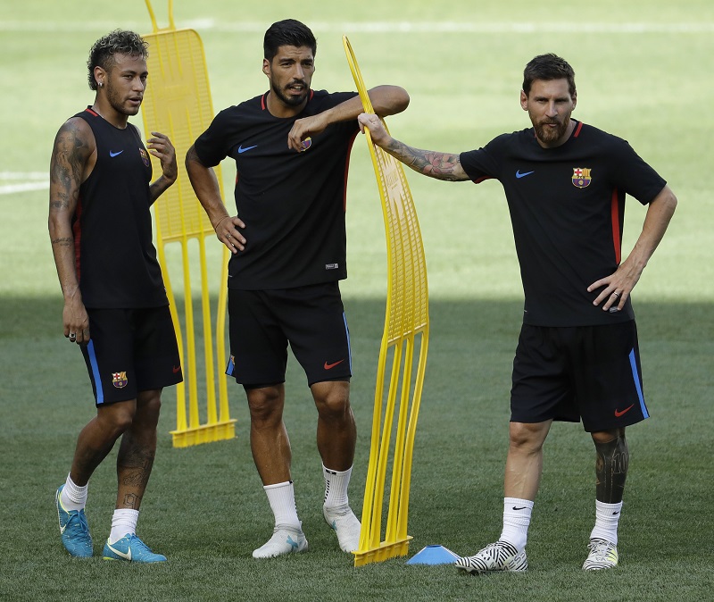 Neymar, Messi a Suárez na tréninku Barcelony. 
