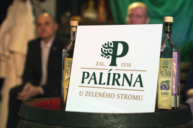 Roční produkce palírny U Zeleného stromu činí zhruba 120 tisíc hektolitrů alkoholických nápojů.