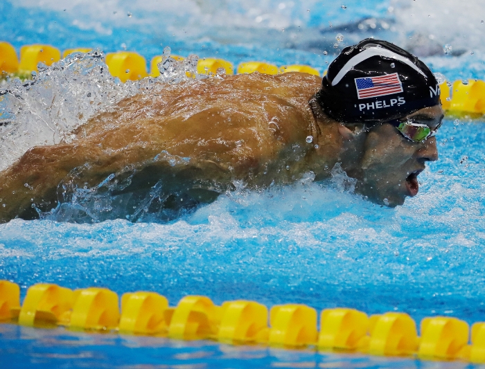 Michael Phelps virtuální souboj se žralokem prohrál. 