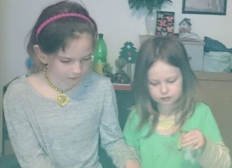 Pohřešované Eliška a Monika Krčilovi.