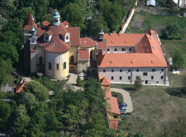 Klášter bosých karmelitánů ve Slaném.